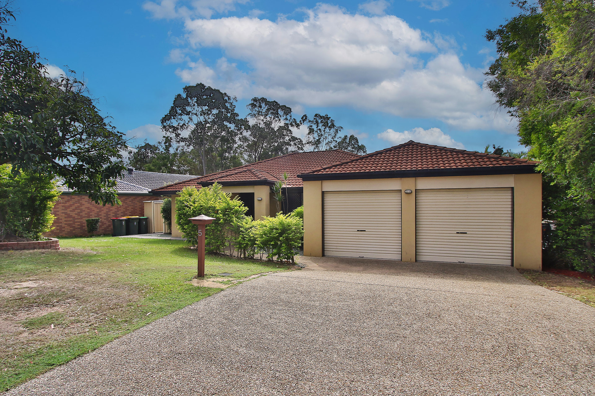 5 Deakin Place, Forest Lake, QLD 4078 AUS