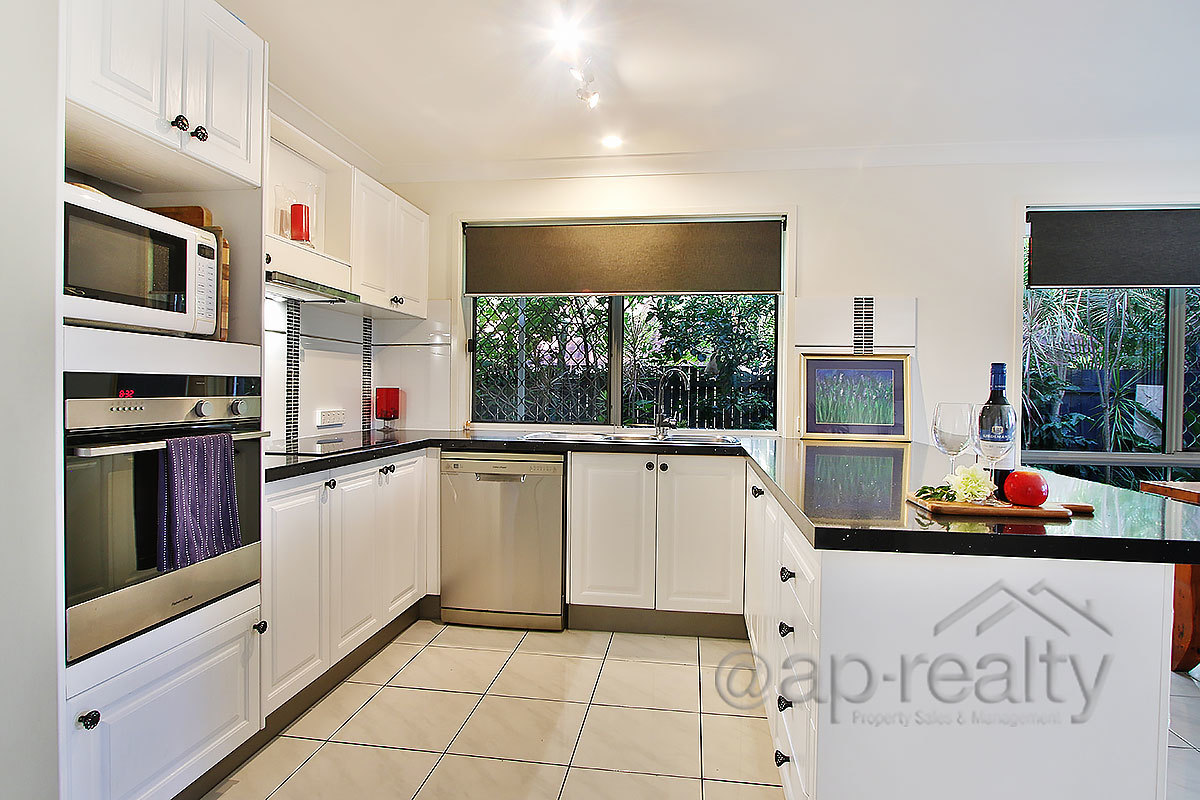 6 Auburn Place, Forest Lake, QLD 4078 AUS