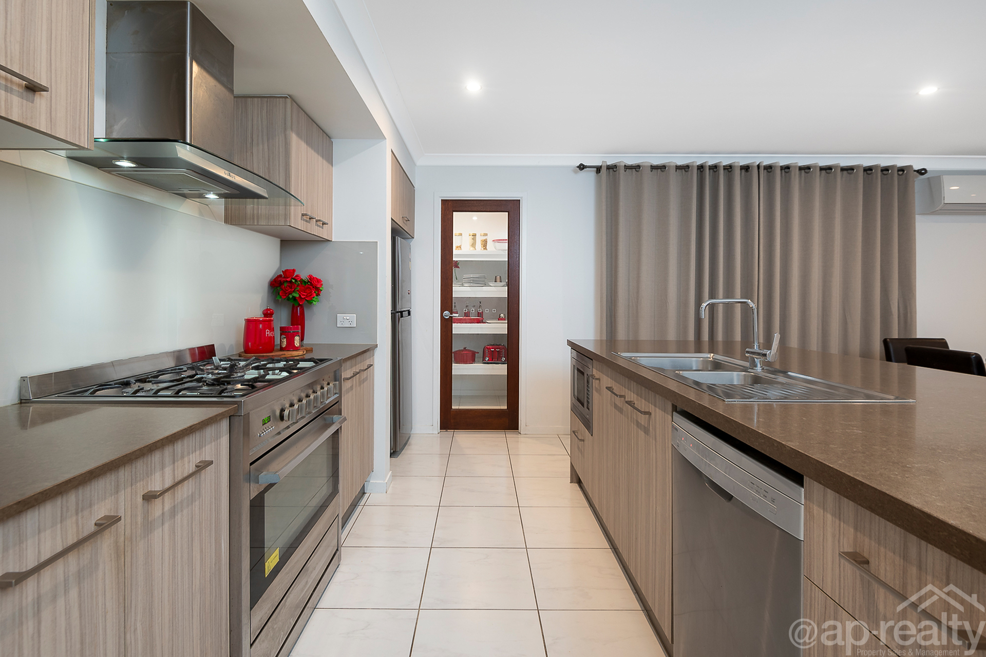 24 Bentley Street, Heathwood, QLD 4110 AUS