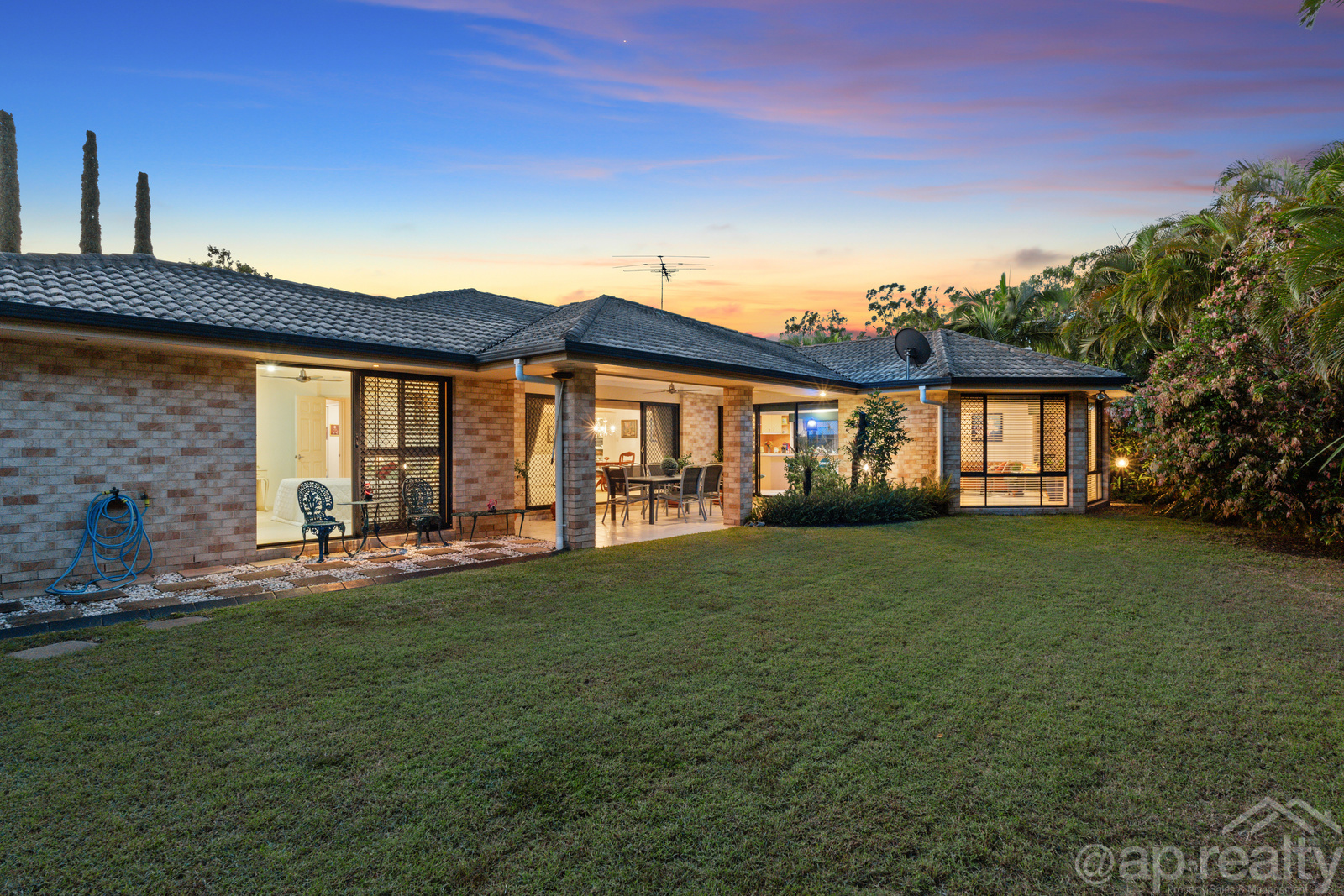 10 Lonsdale Close, Parkinson, QLD 4115 AUS