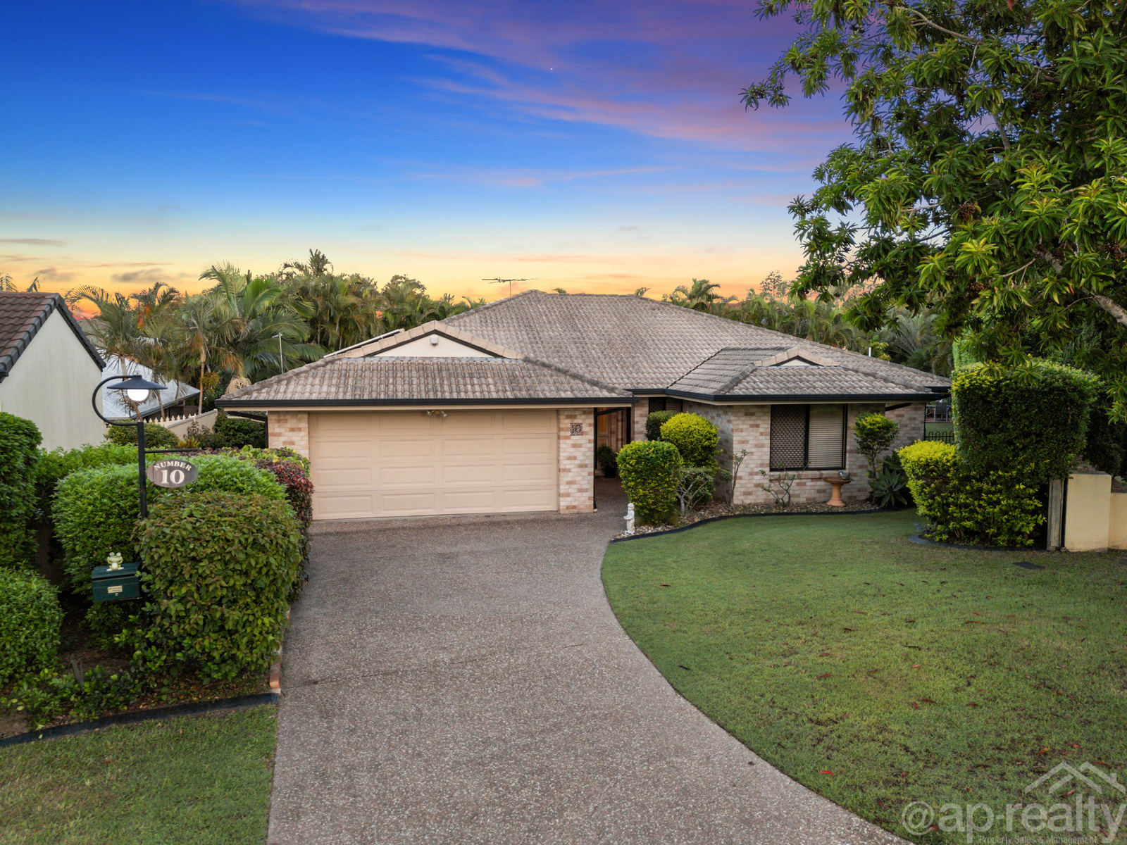 10 Lonsdale Close, Parkinson, QLD 4115 AUS