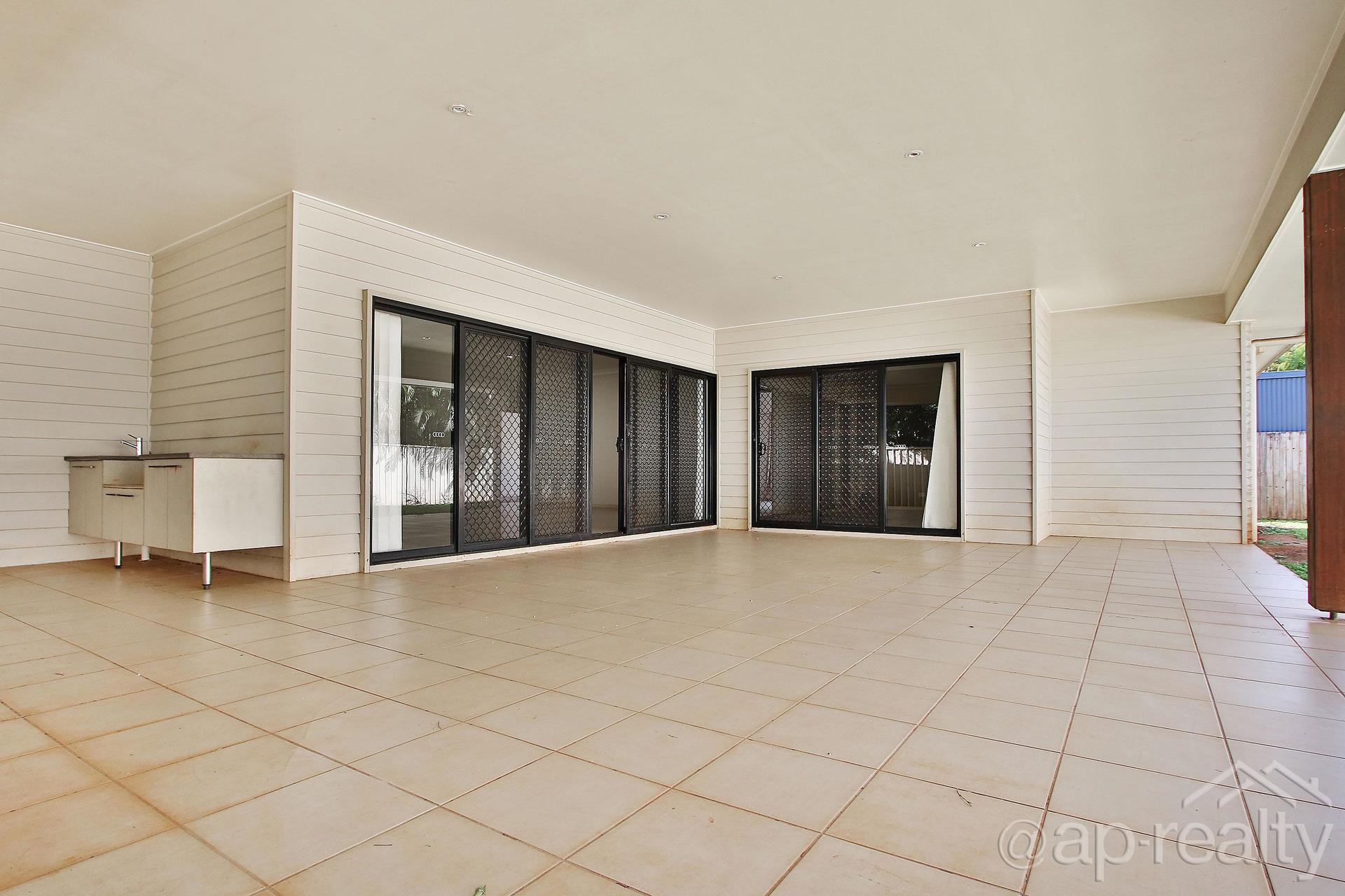 18 Wilohurst Drive, Redland Bay, QLD 4165 AUS