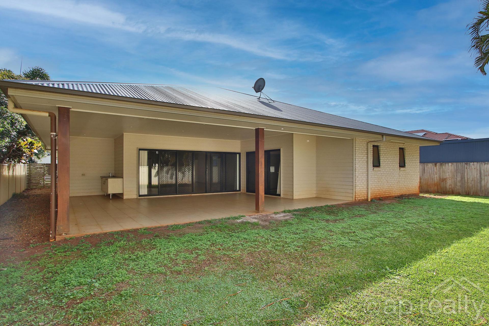 18 Wilohurst Drive, Redland Bay, QLD 4165 AUS