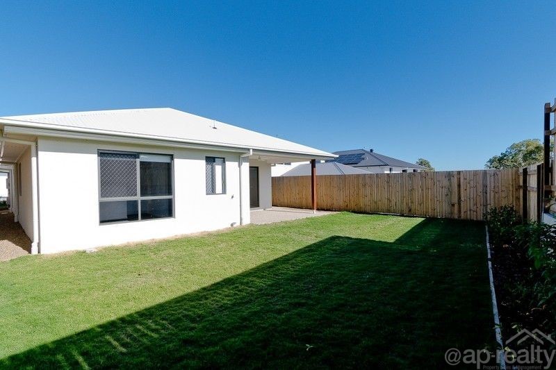 11 Vista Street, Pallara, QLD 4110 AUS