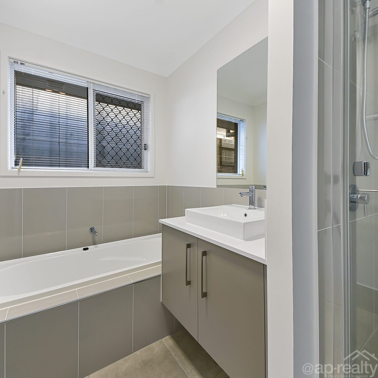 16 Zenith Place, Pallara, QLD 4110 AUS